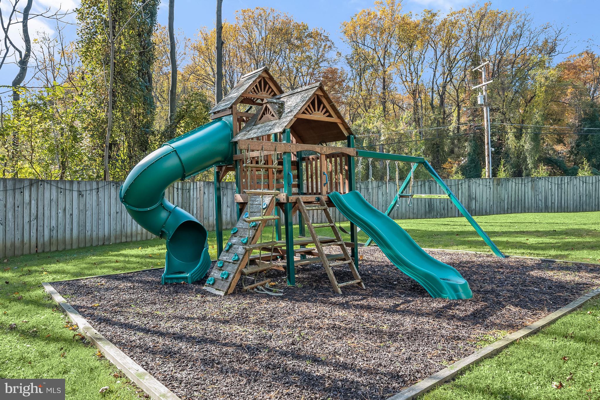 OLD COURT GARDENS - Residential