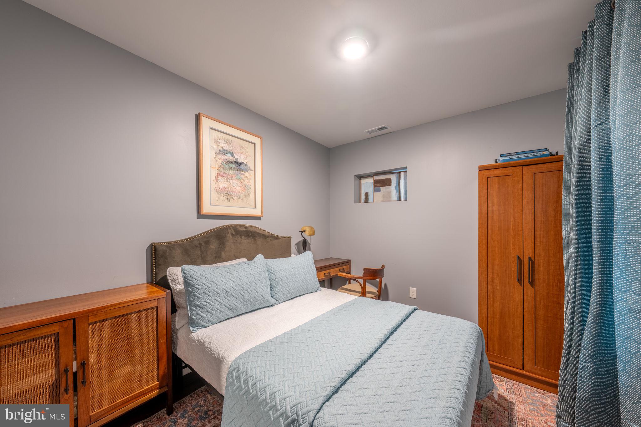 2205 EMERALD STREET 1