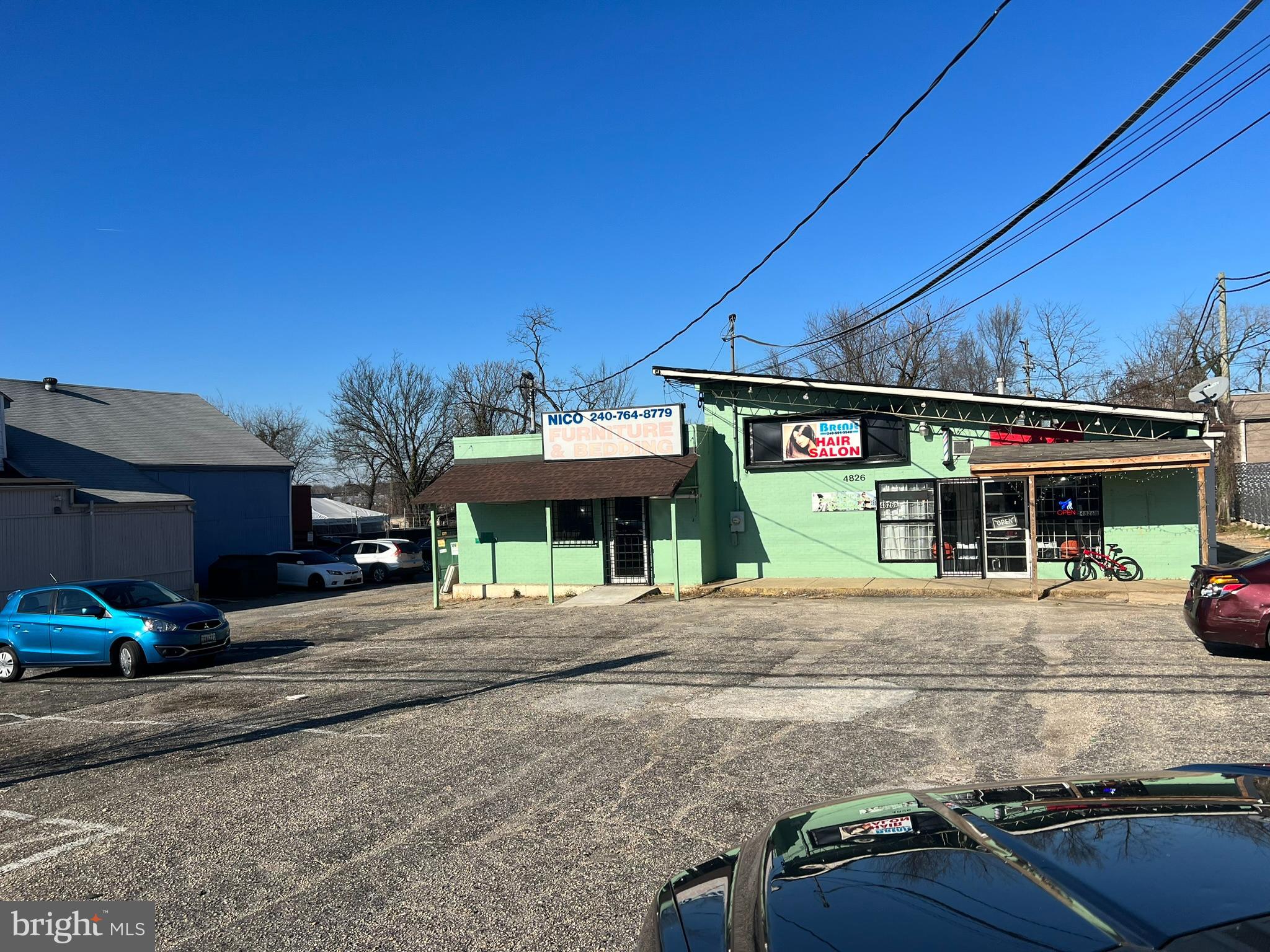 Main image without alt text