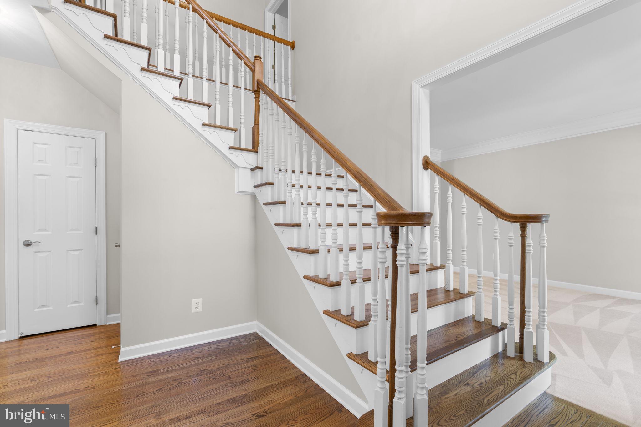 5141 CRESTWOOD LANE