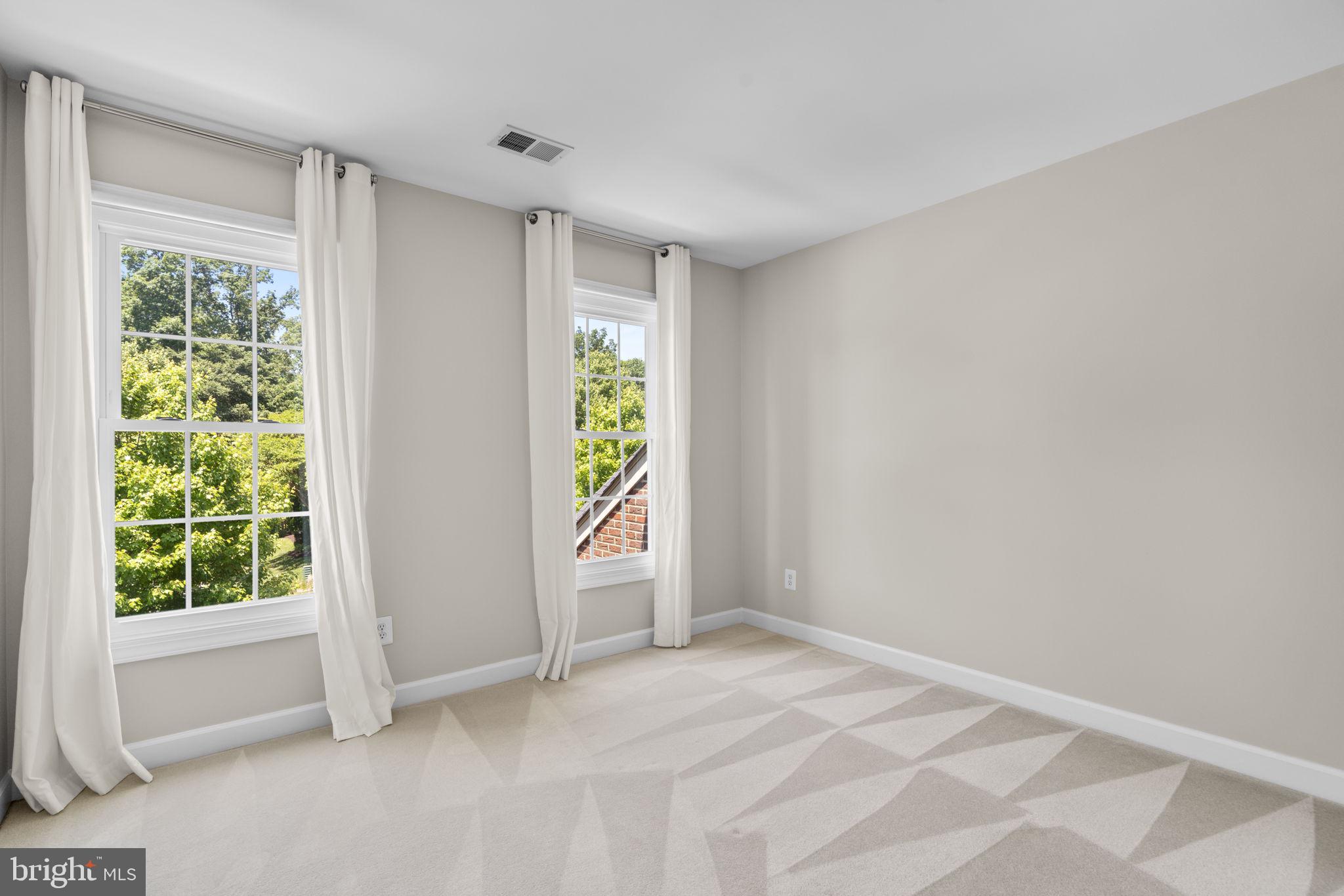 CRESTWOOD - Residential