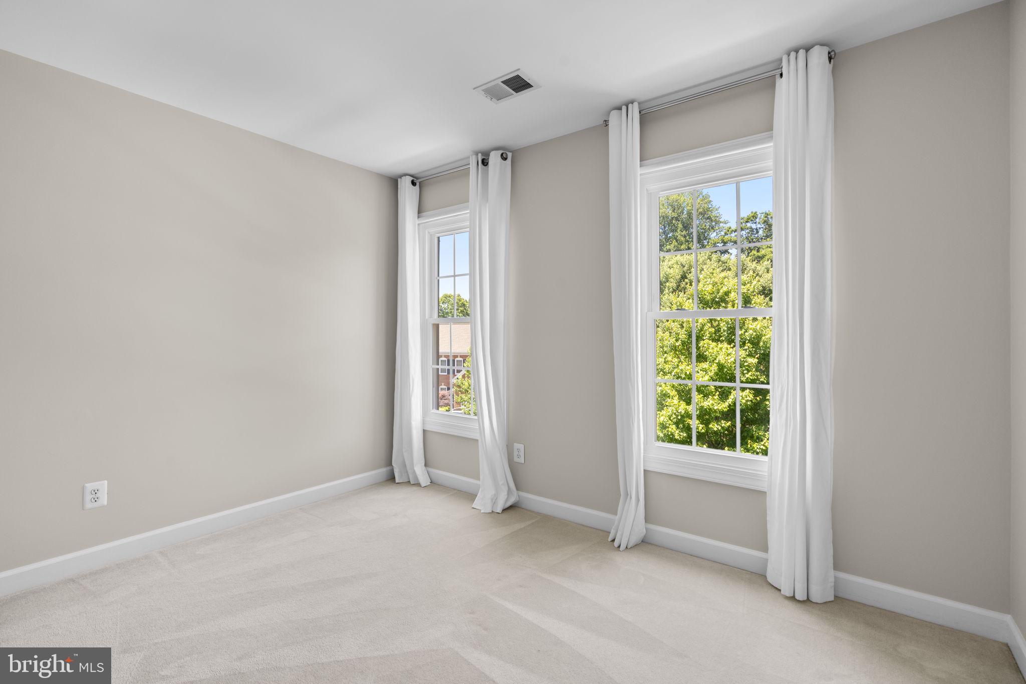 CRESTWOOD - Residential