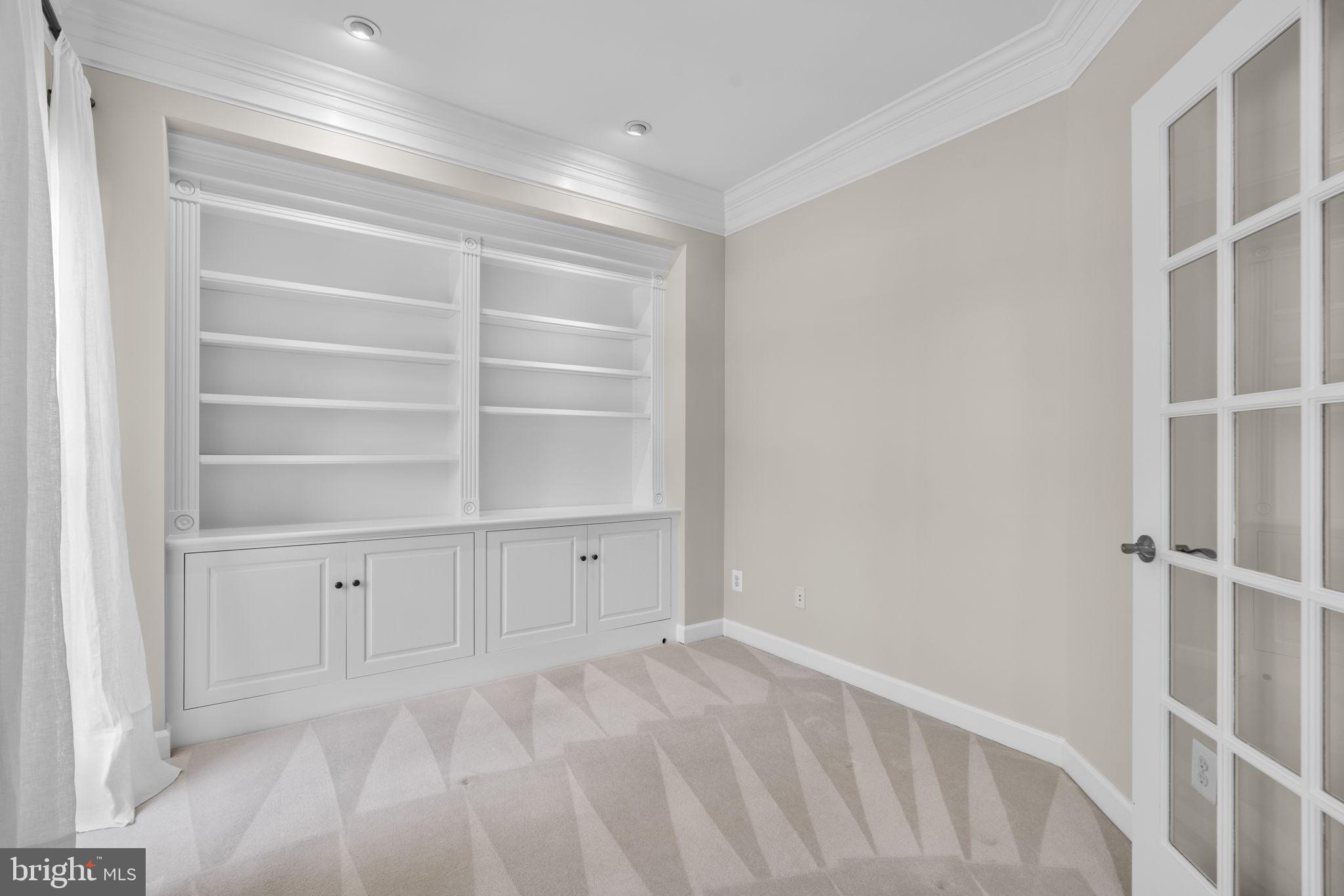 CRESTWOOD - Residential