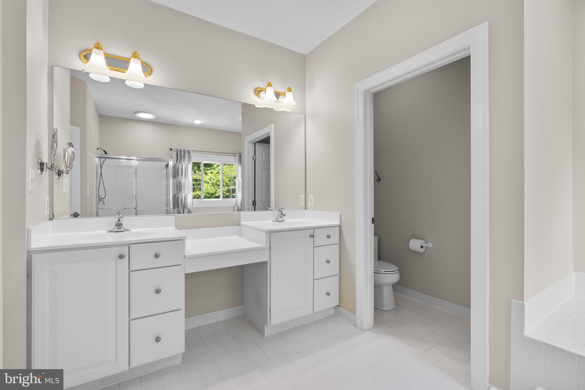 CRESTWOOD - Residential