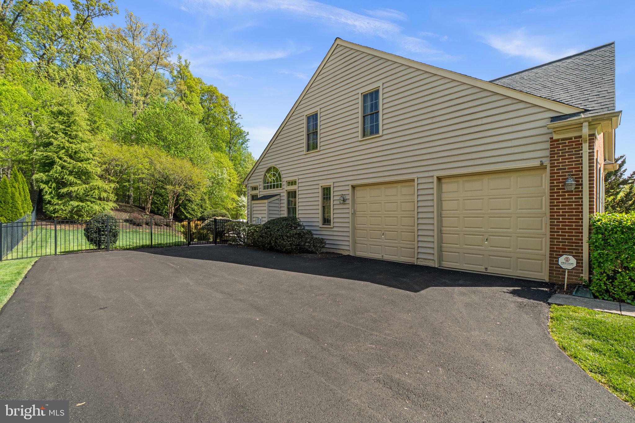 CRESTWOOD - Residential