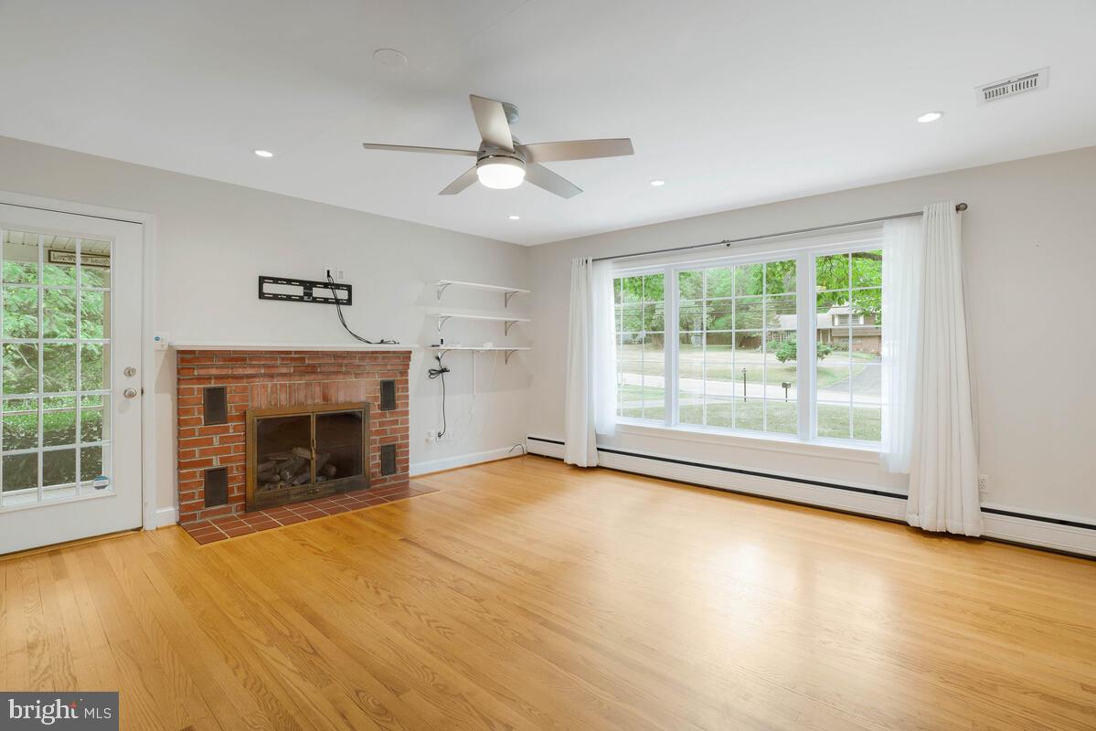 TOWN CREEK - Residential Lease