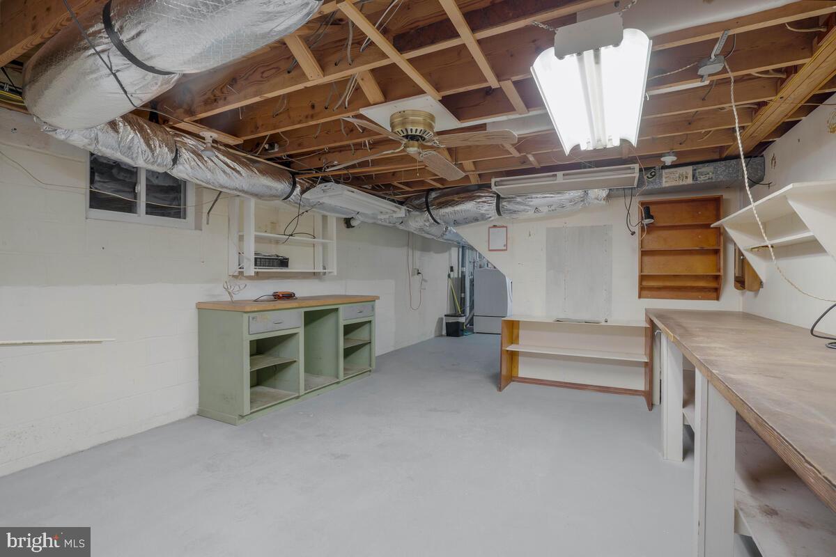 TOWN CREEK - Residential Lease