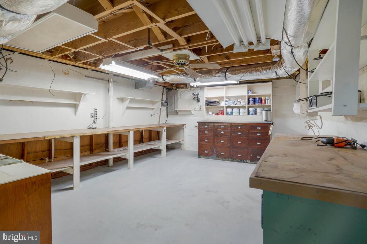 TOWN CREEK - Residential Lease