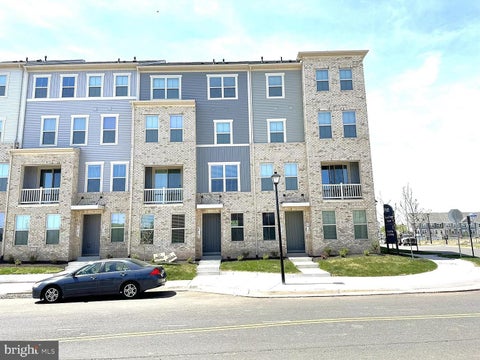 Townhouse For Rent - 24161 Pissarro Drive<br/> STERLING, VA 20166