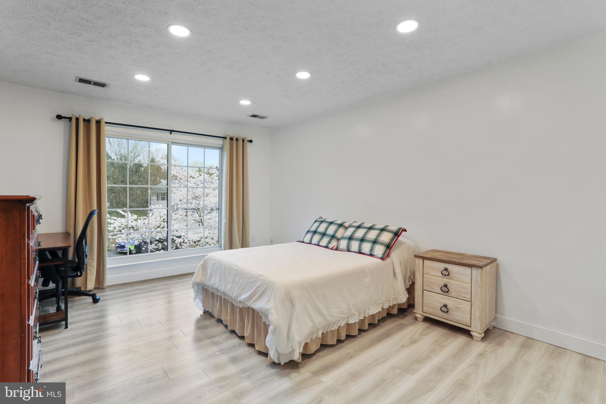 APPLE RIDGE - Residential