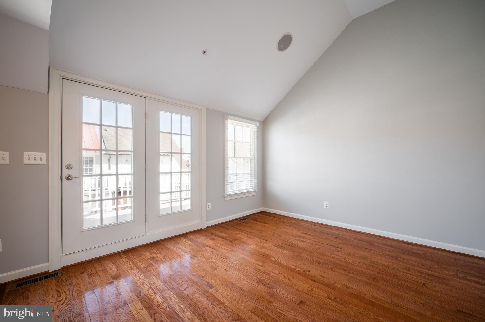 CHATHAM SQUARE - Residential