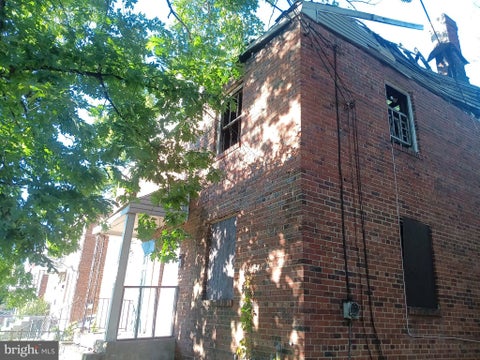 Townhouse For Sale - 330 Oakland Street<br/> TRENTON, NJ 08618