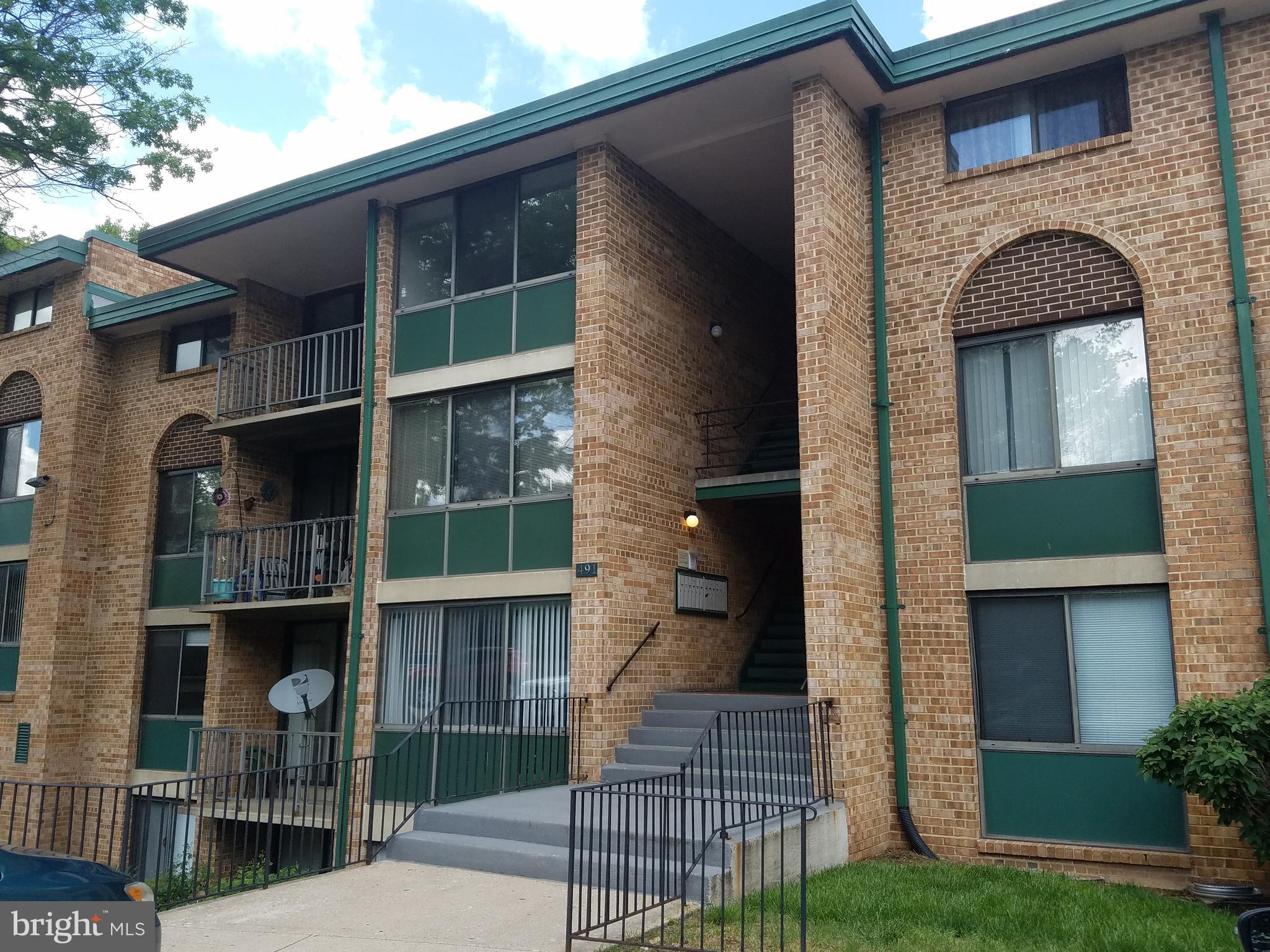 Photo 1 of 17 — 491 N ARMISTEAD STREET 301, ALEXANDRIA, VA 22312