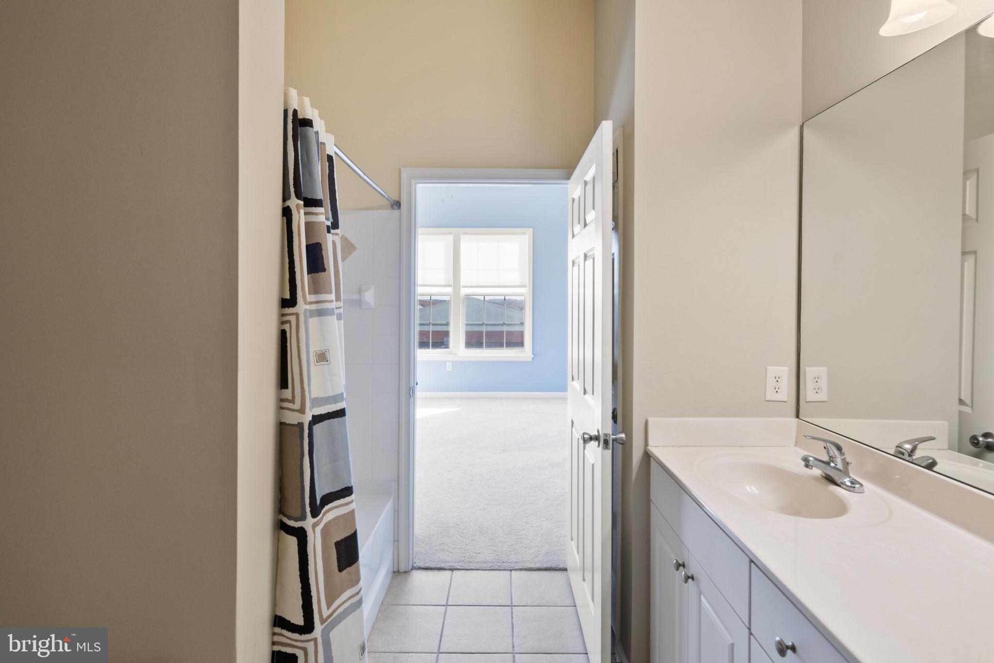 THE COLONNADE AT KENTLANDS - Residential