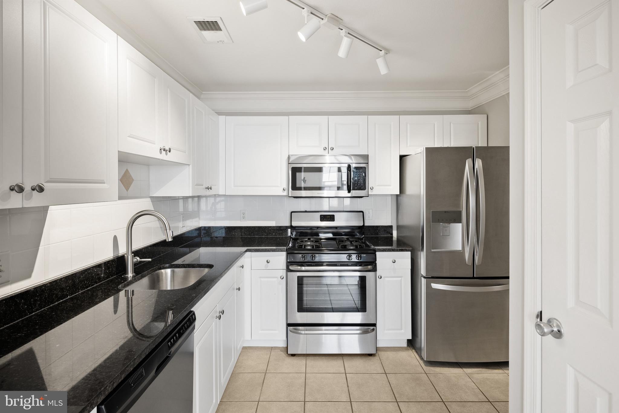 THE COLONNADE AT KENTLANDS - Residential