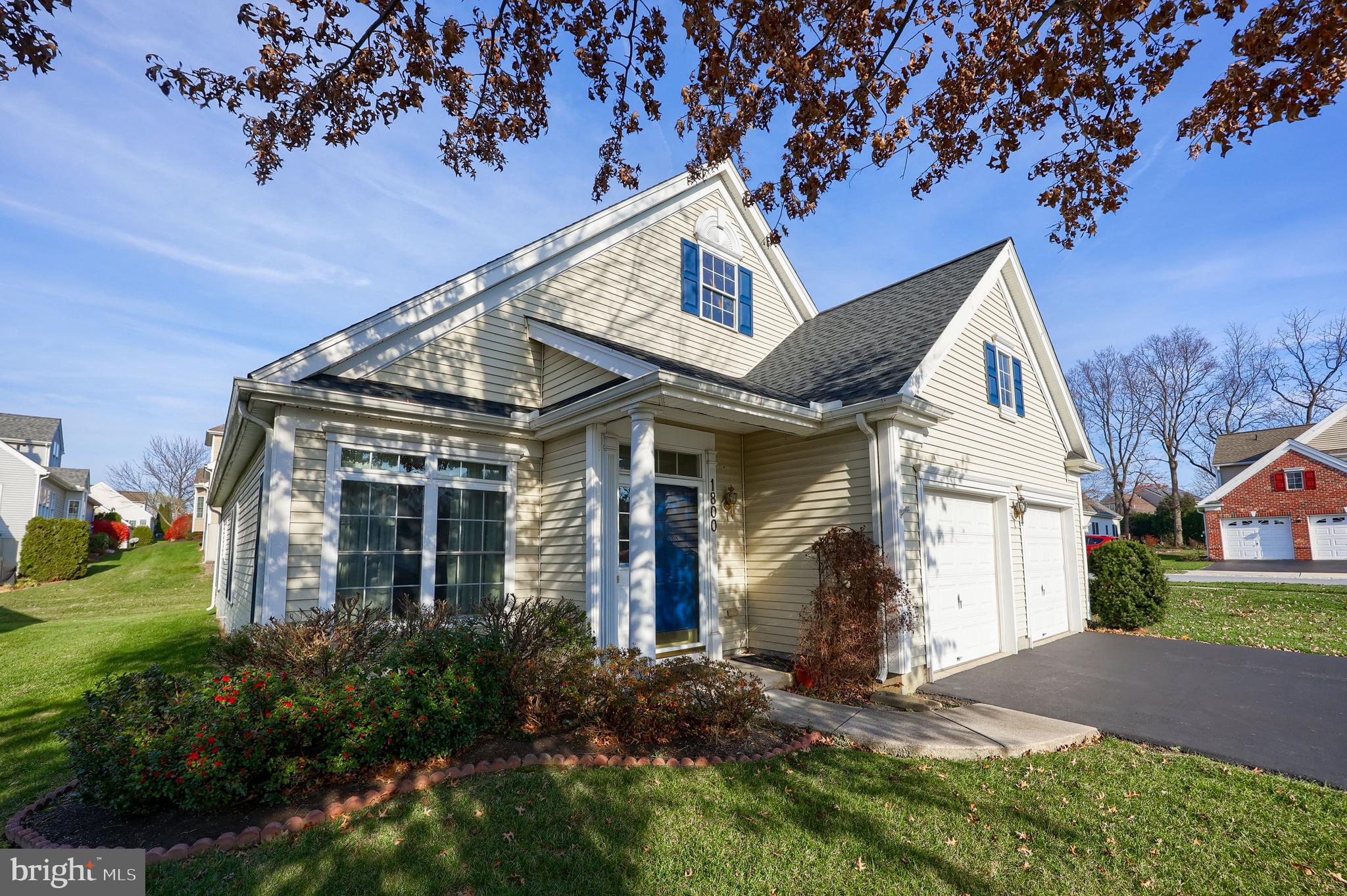 VILLAGE GRANDE - Residential