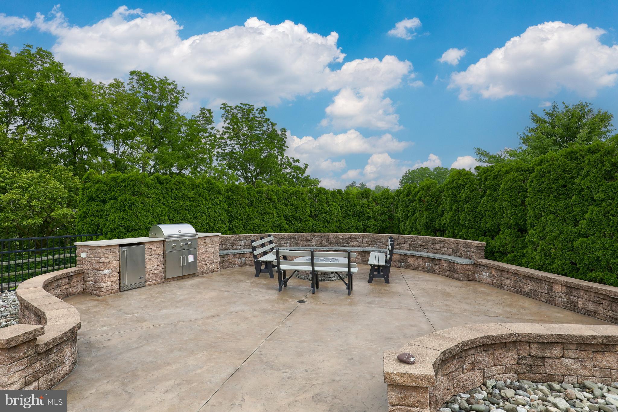 VILLAGE GRANDE - Residential