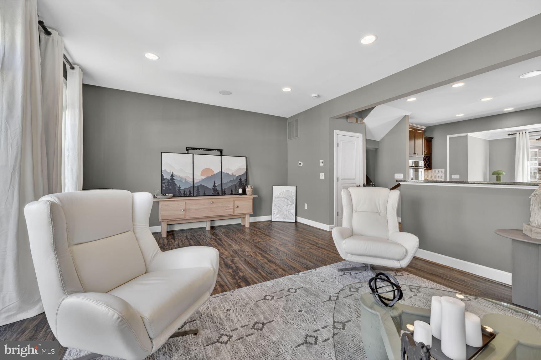 BRADLEY SQUARE - Residential