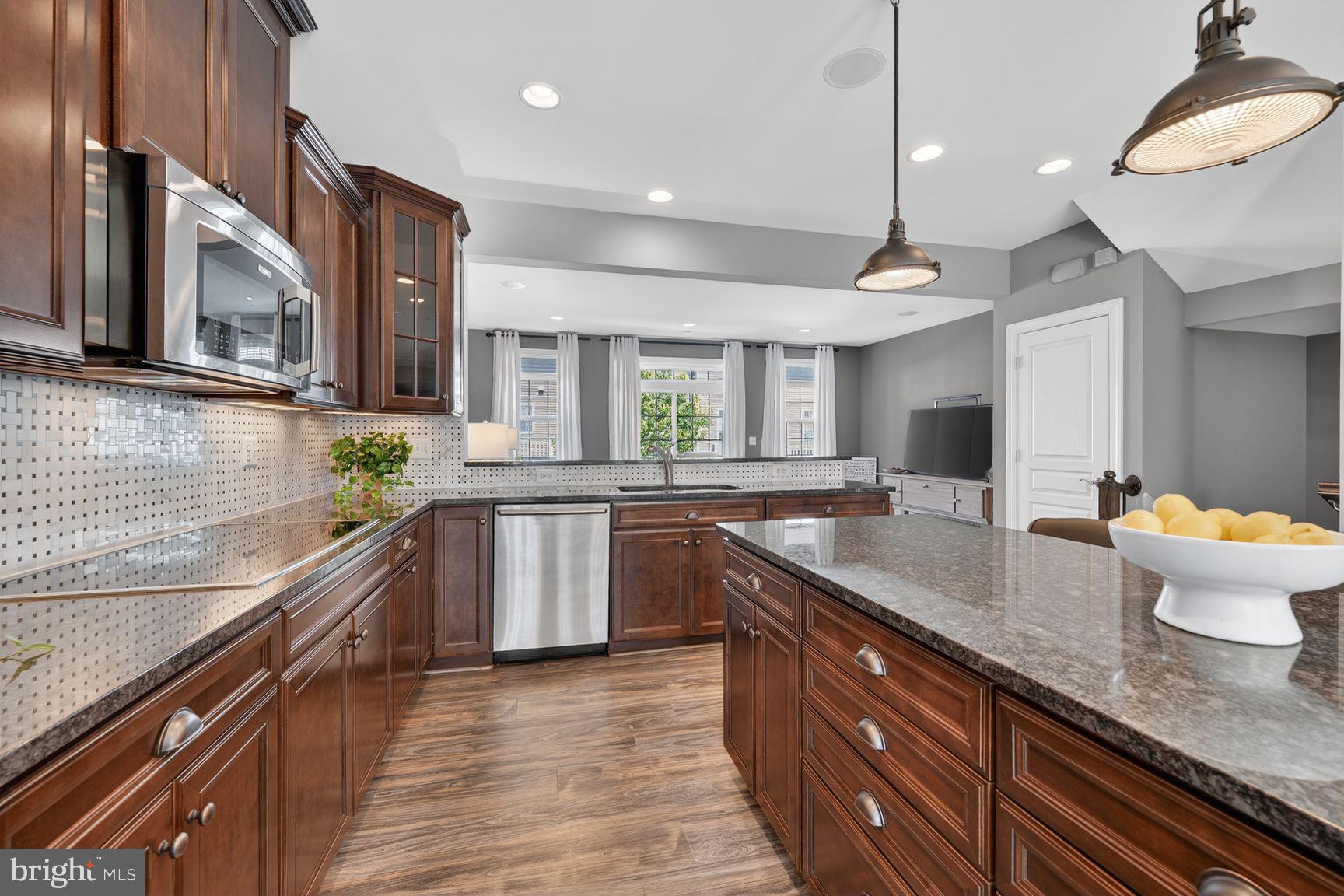 BRADLEY SQUARE - Residential