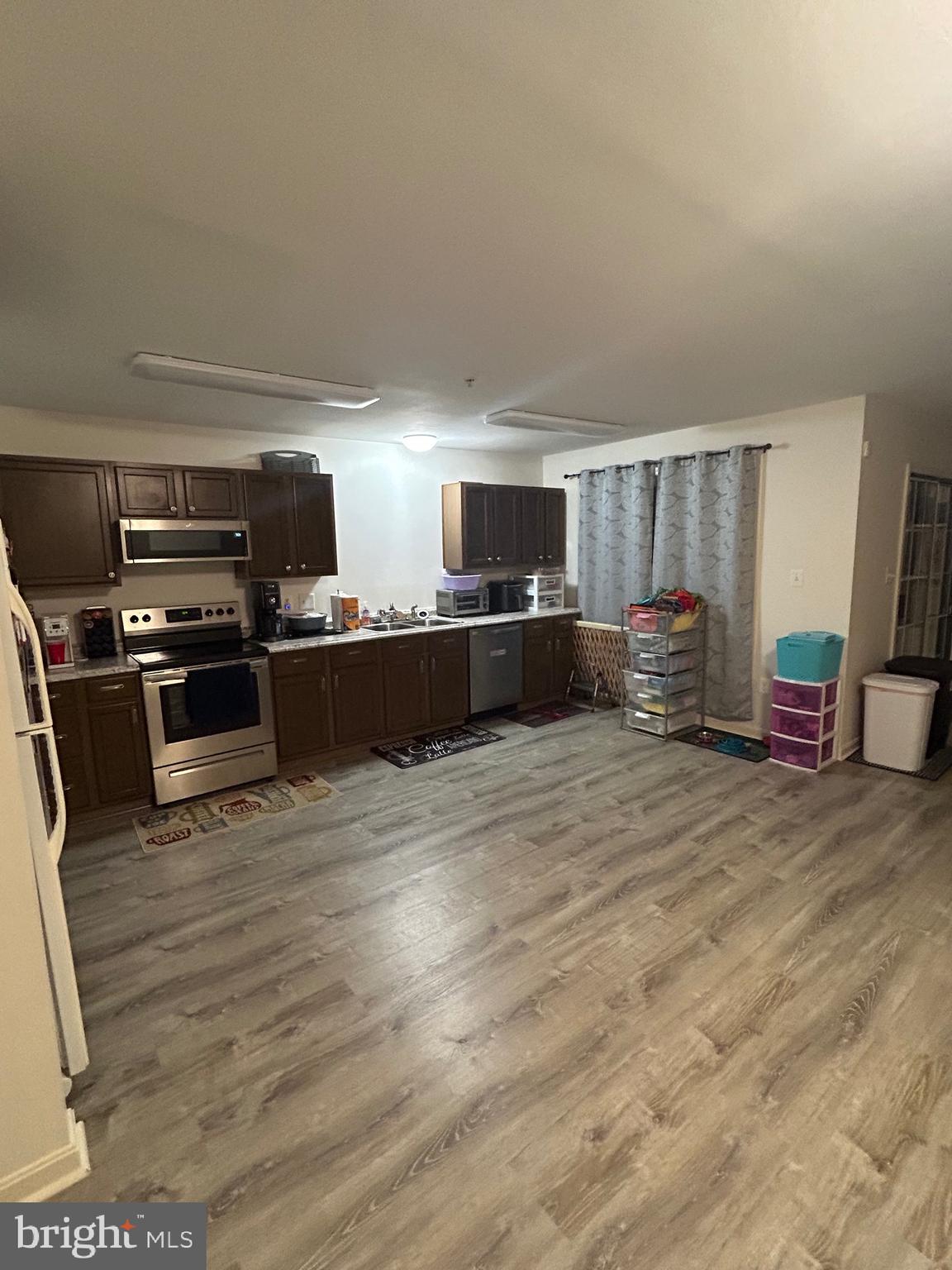 SEVEN OAKS - Residential Lease