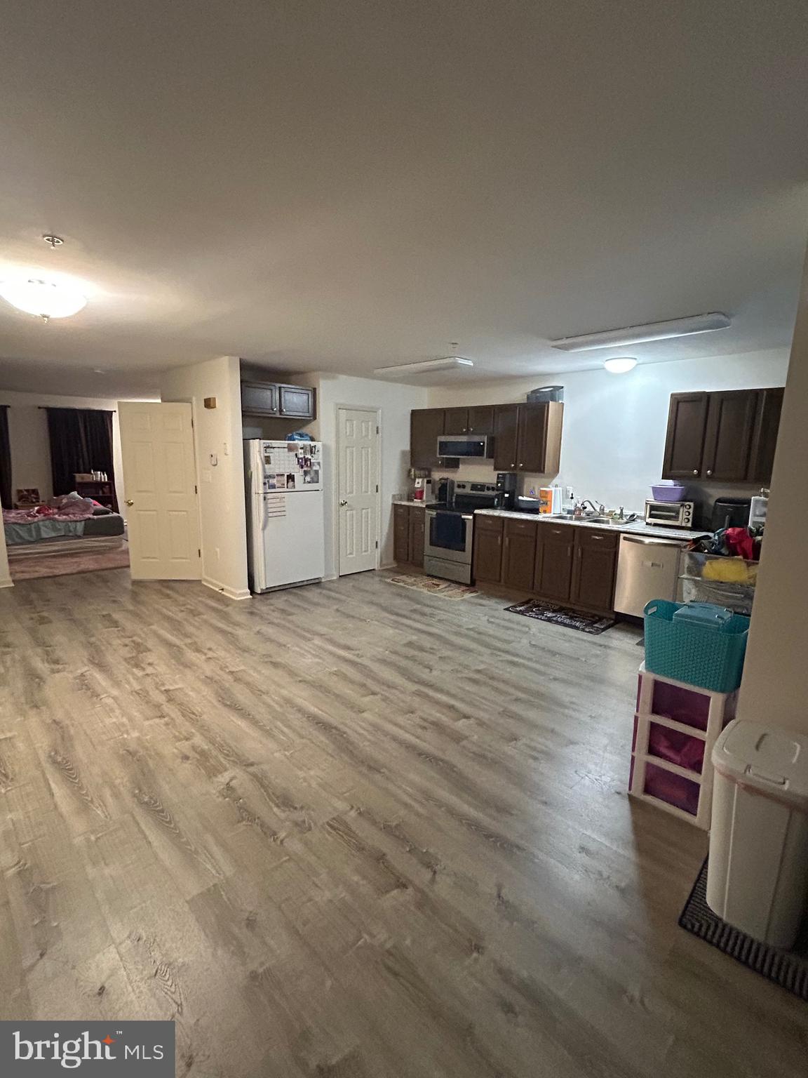 SEVEN OAKS - Residential Lease