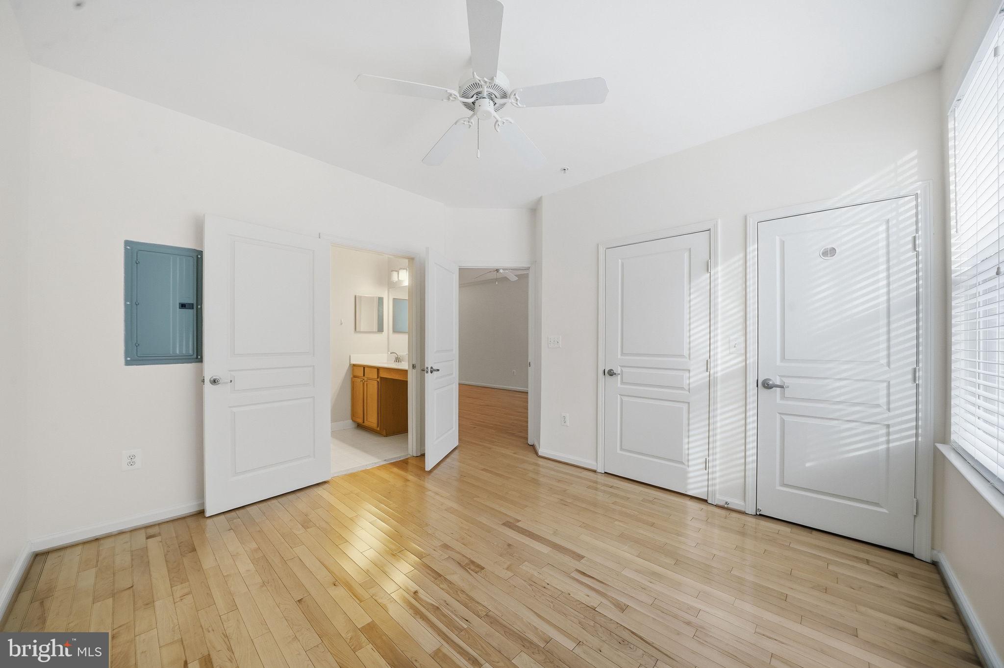 SAVOY AT RESTON TOWN CENTER - Residential