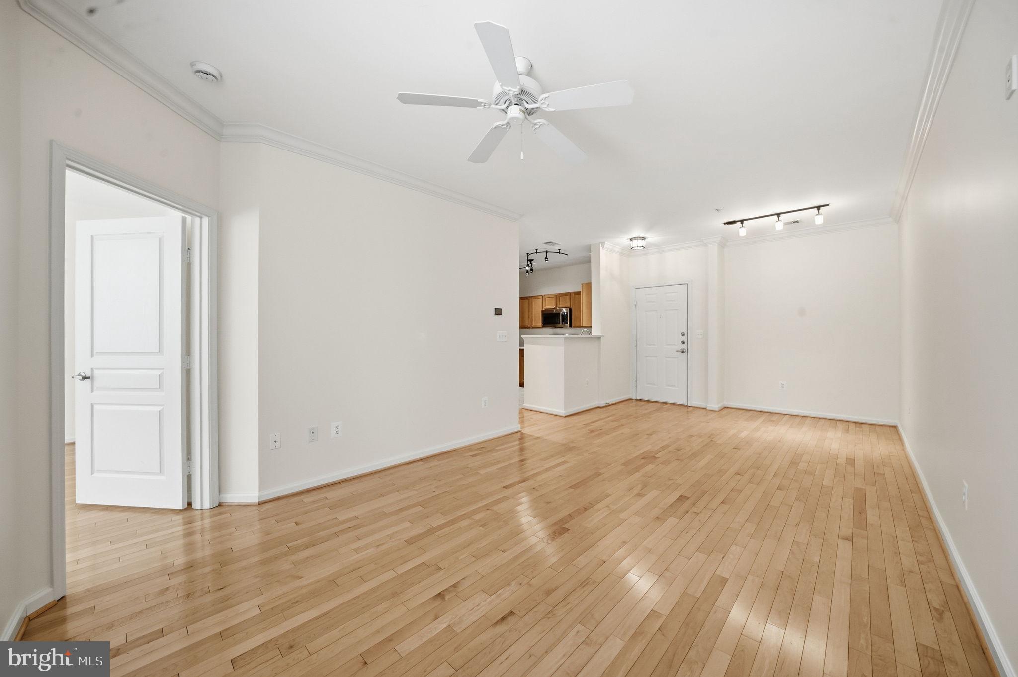 SAVOY AT RESTON TOWN CENTER - Residential