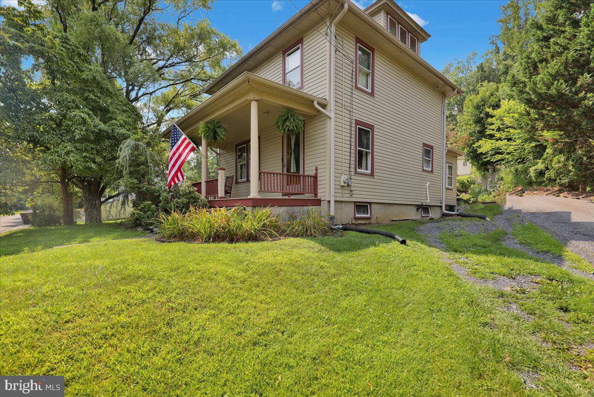 236 SEYFERT DRIVE