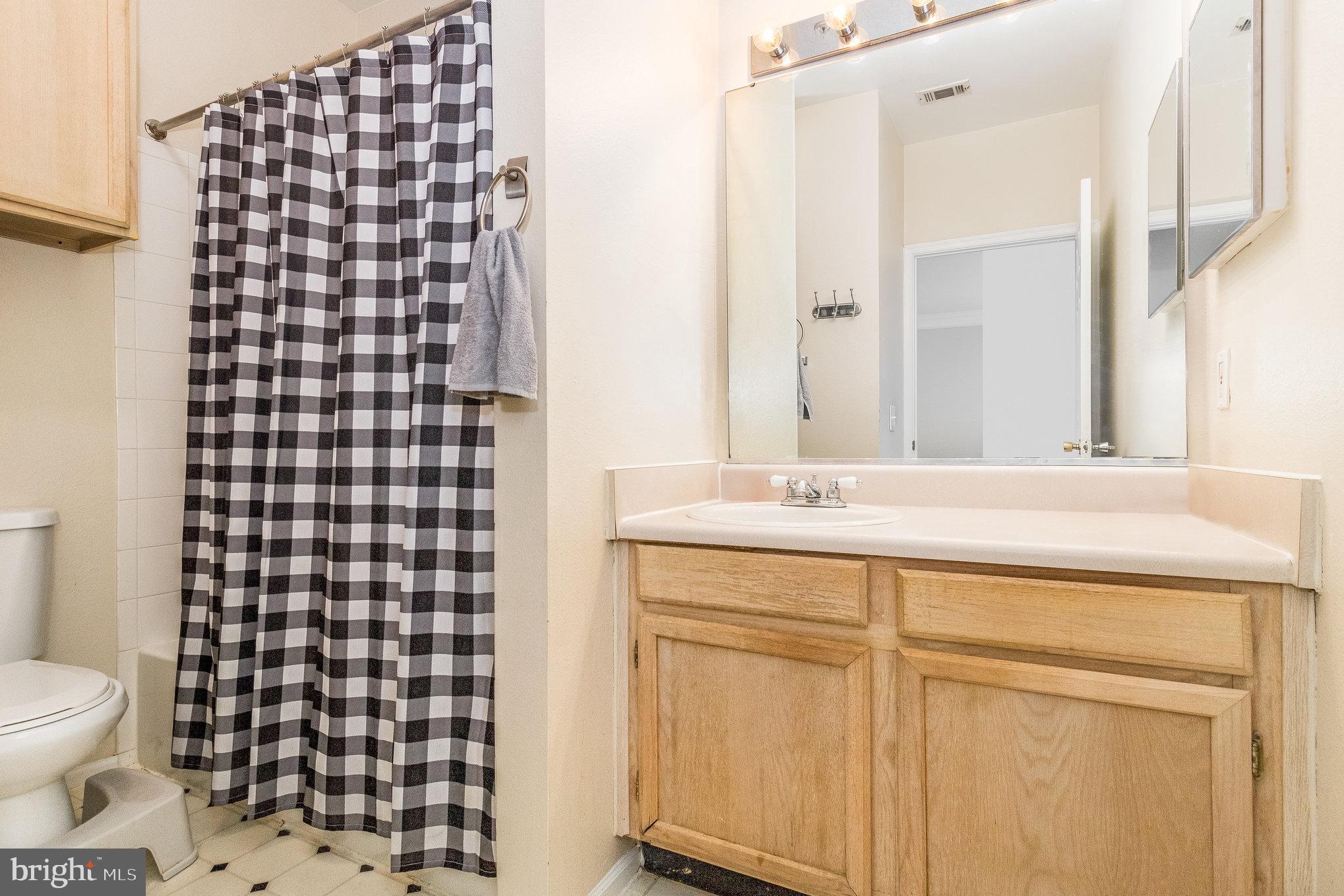 GATES OF MCLEAN - Residential Lease