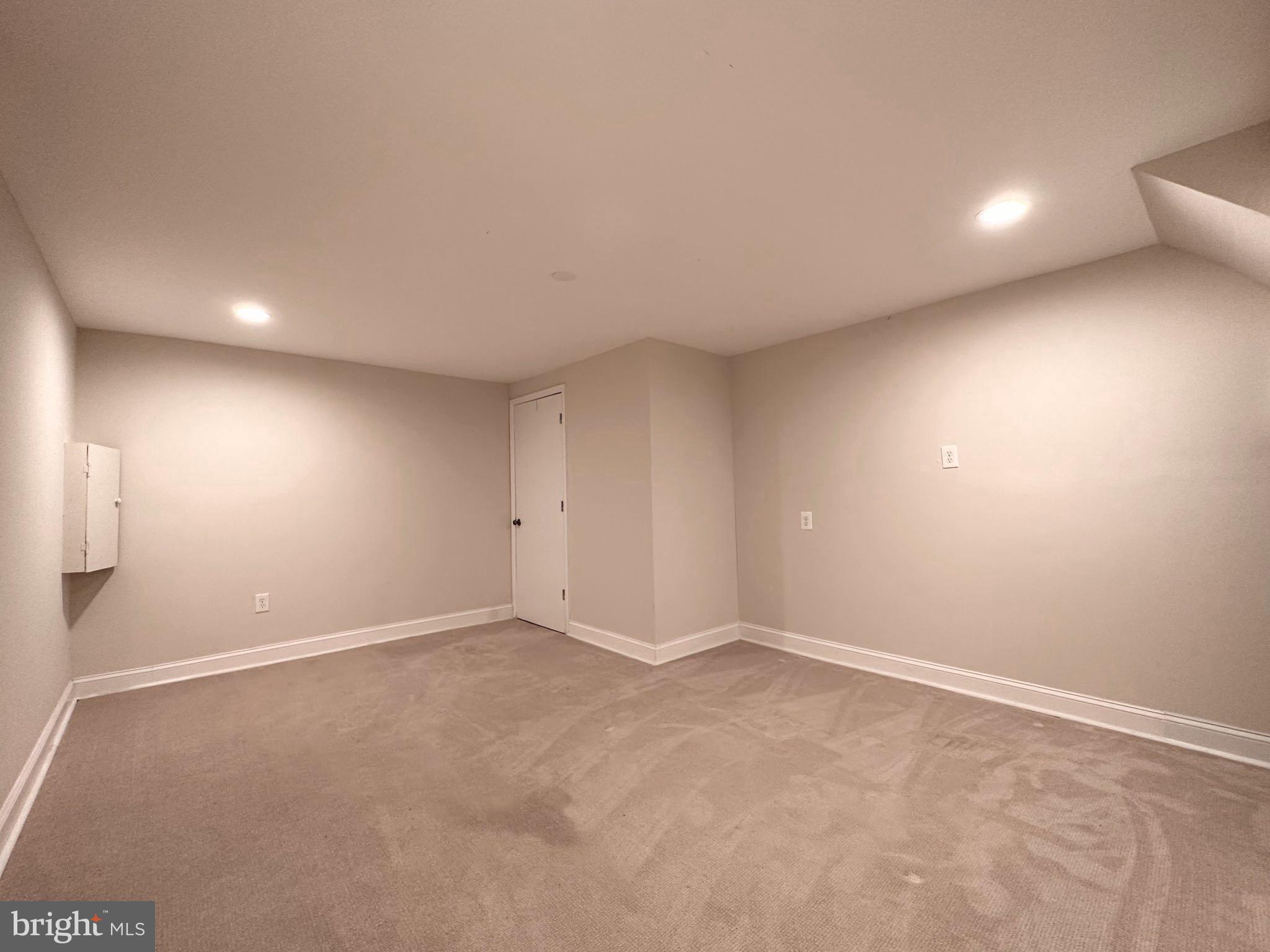 MOSBY COLUMBIA - Residential Lease