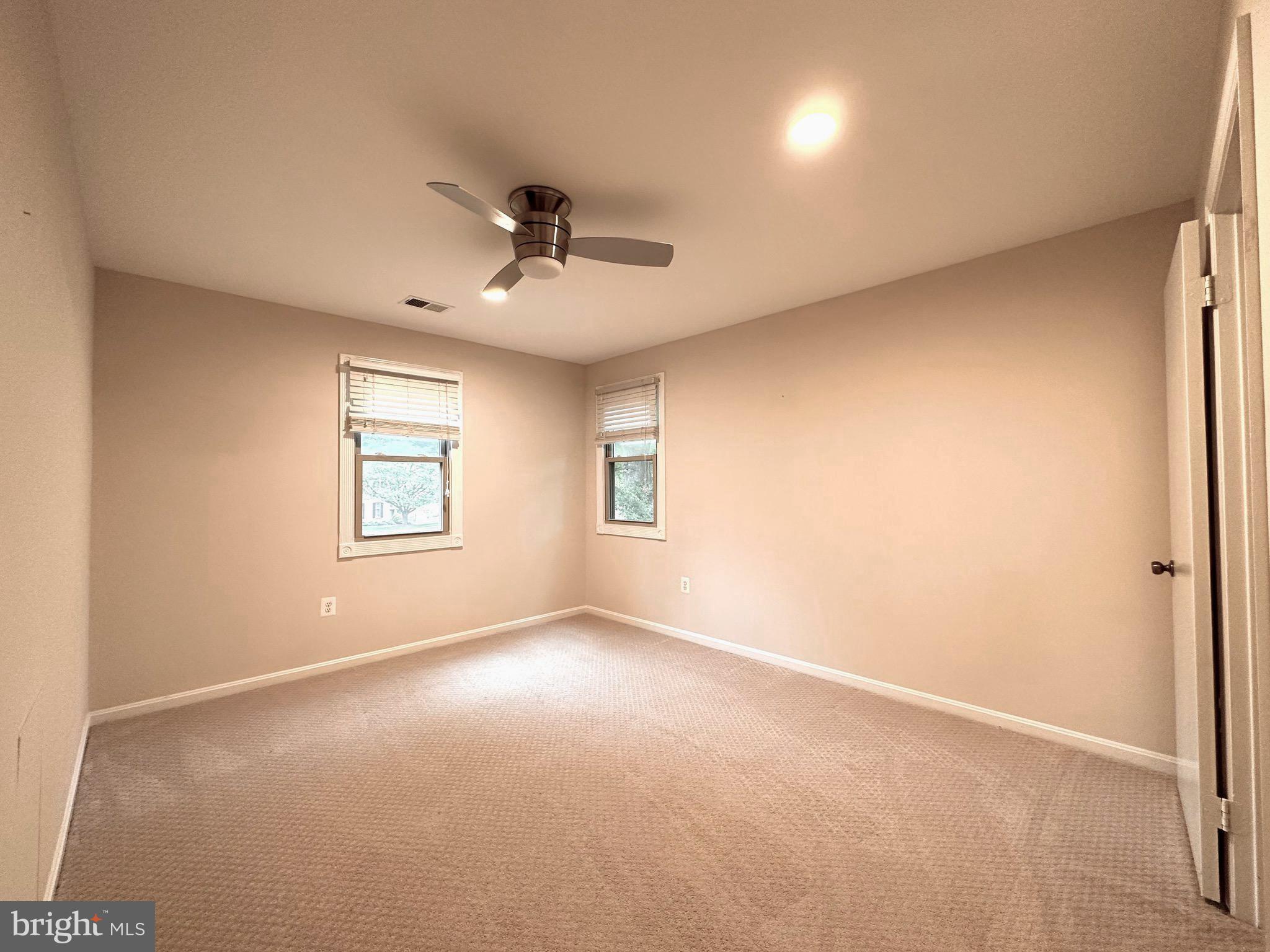 MOSBY COLUMBIA - Residential Lease