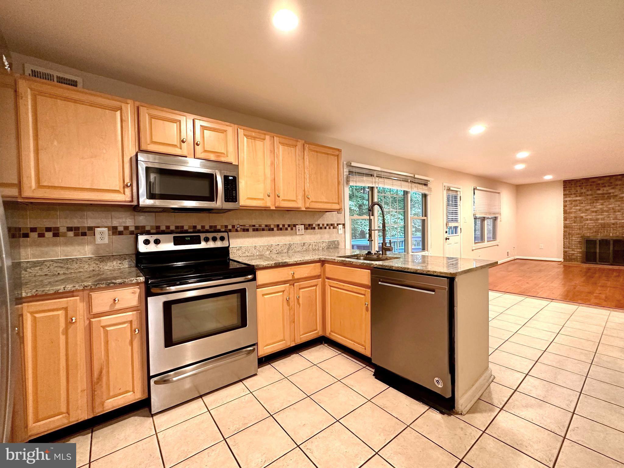 MOSBY COLUMBIA - Residential Lease