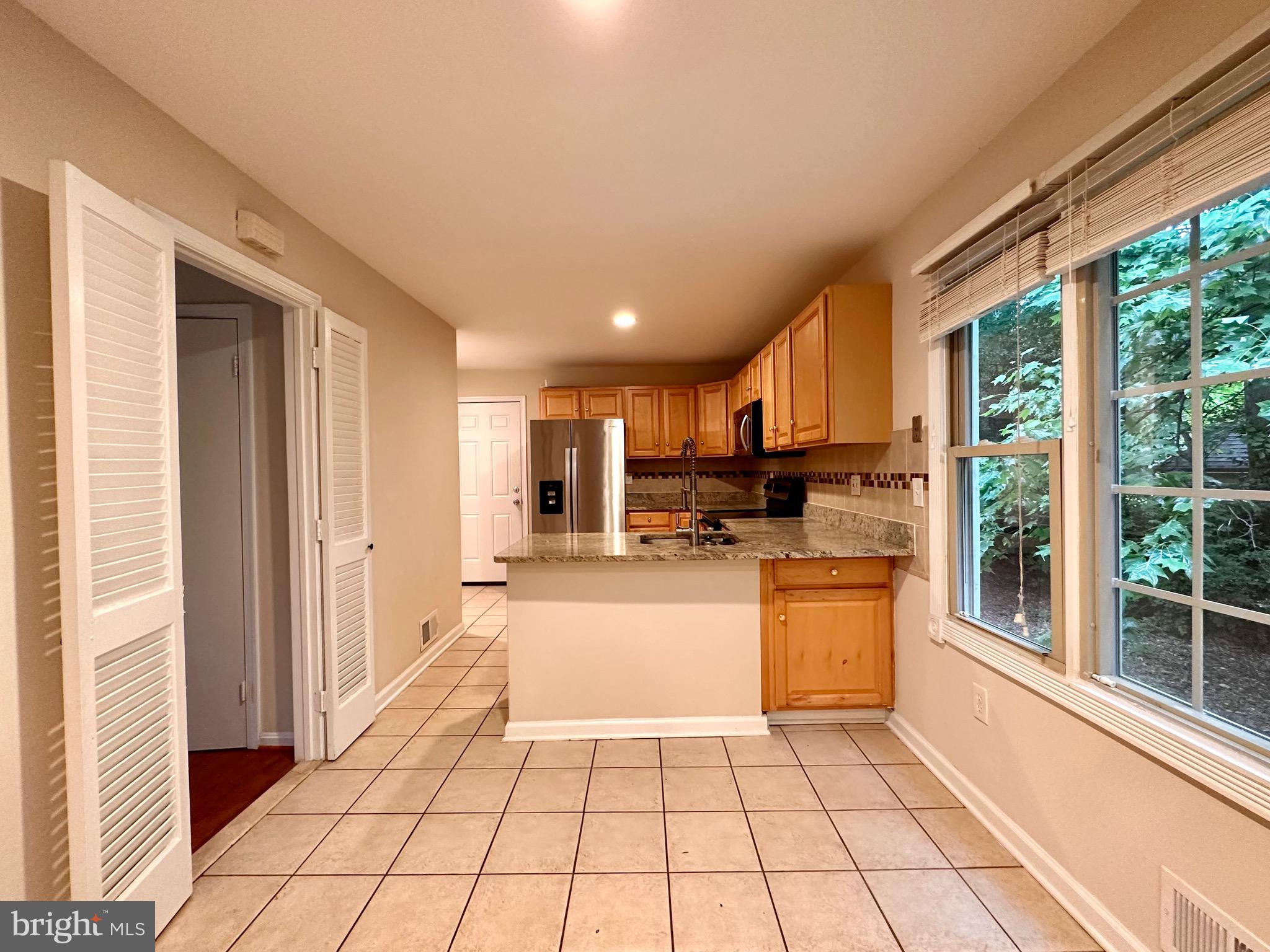 MOSBY COLUMBIA - Residential Lease