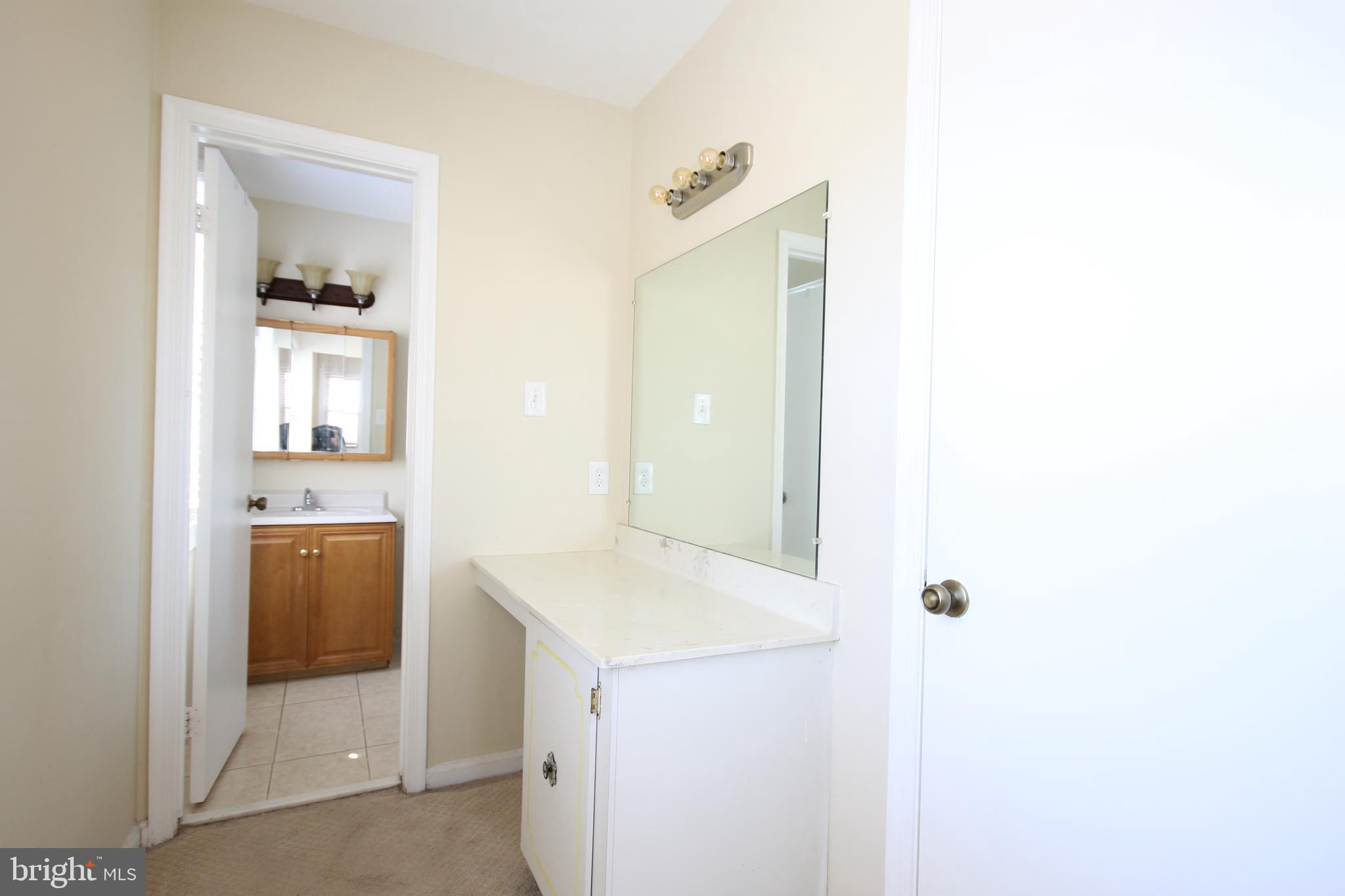 MOSBY COLUMBIA - Residential Lease