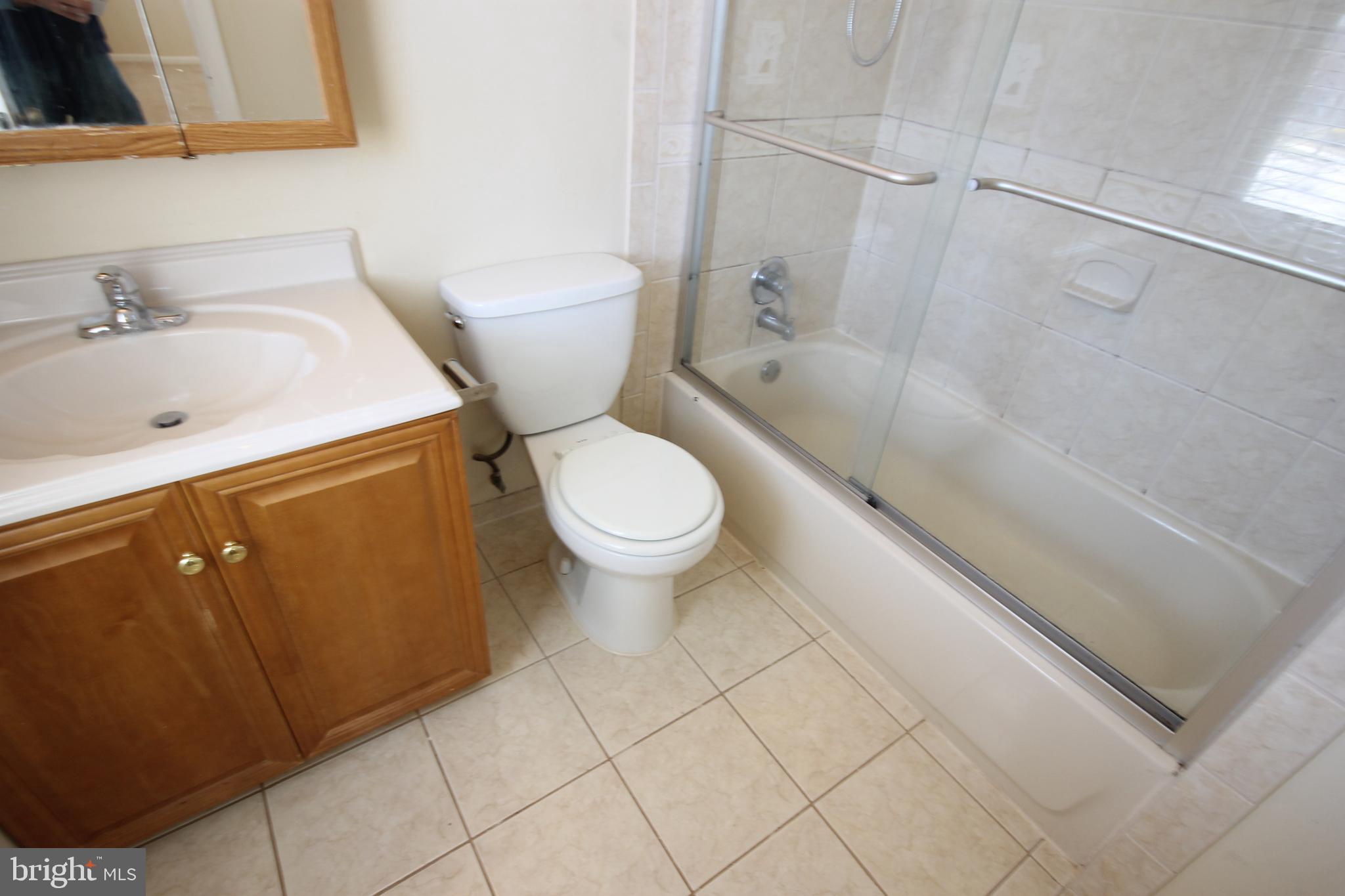 MOSBY COLUMBIA - Residential Lease