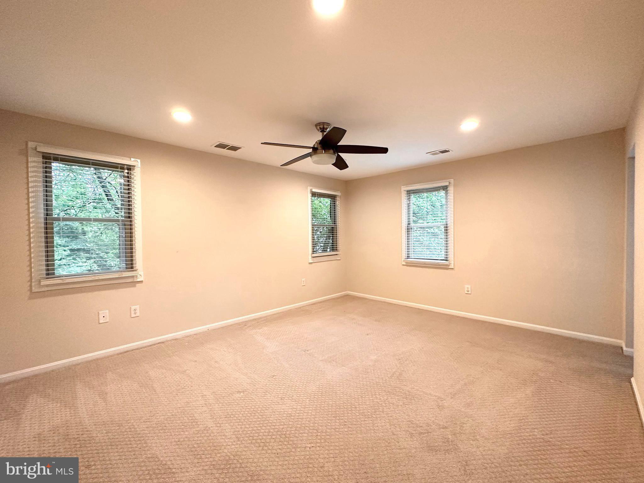 MOSBY COLUMBIA - Residential Lease