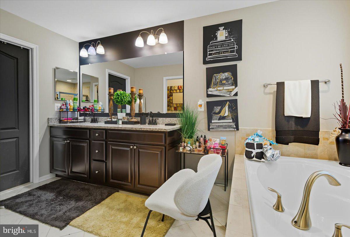 CHELSEA MANOR - Residential