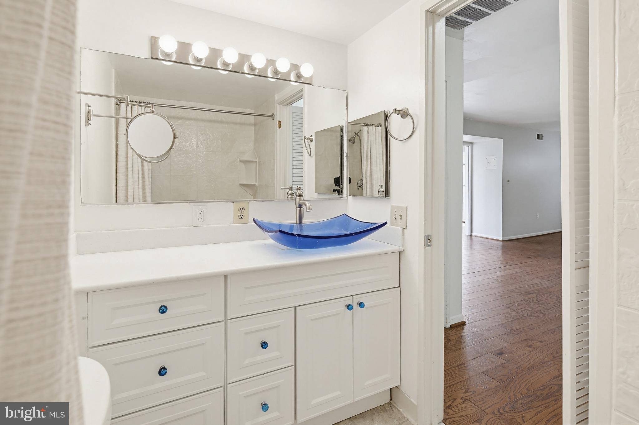 VOM VILLAGE CENTER - Residential