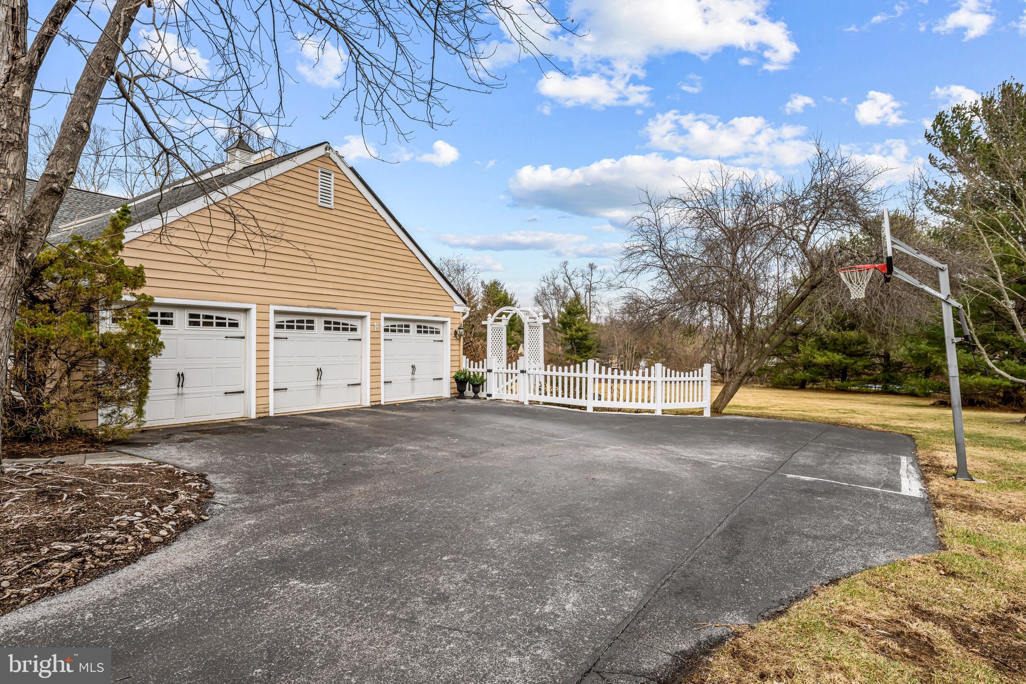 SUNWOOD FARM - Residential