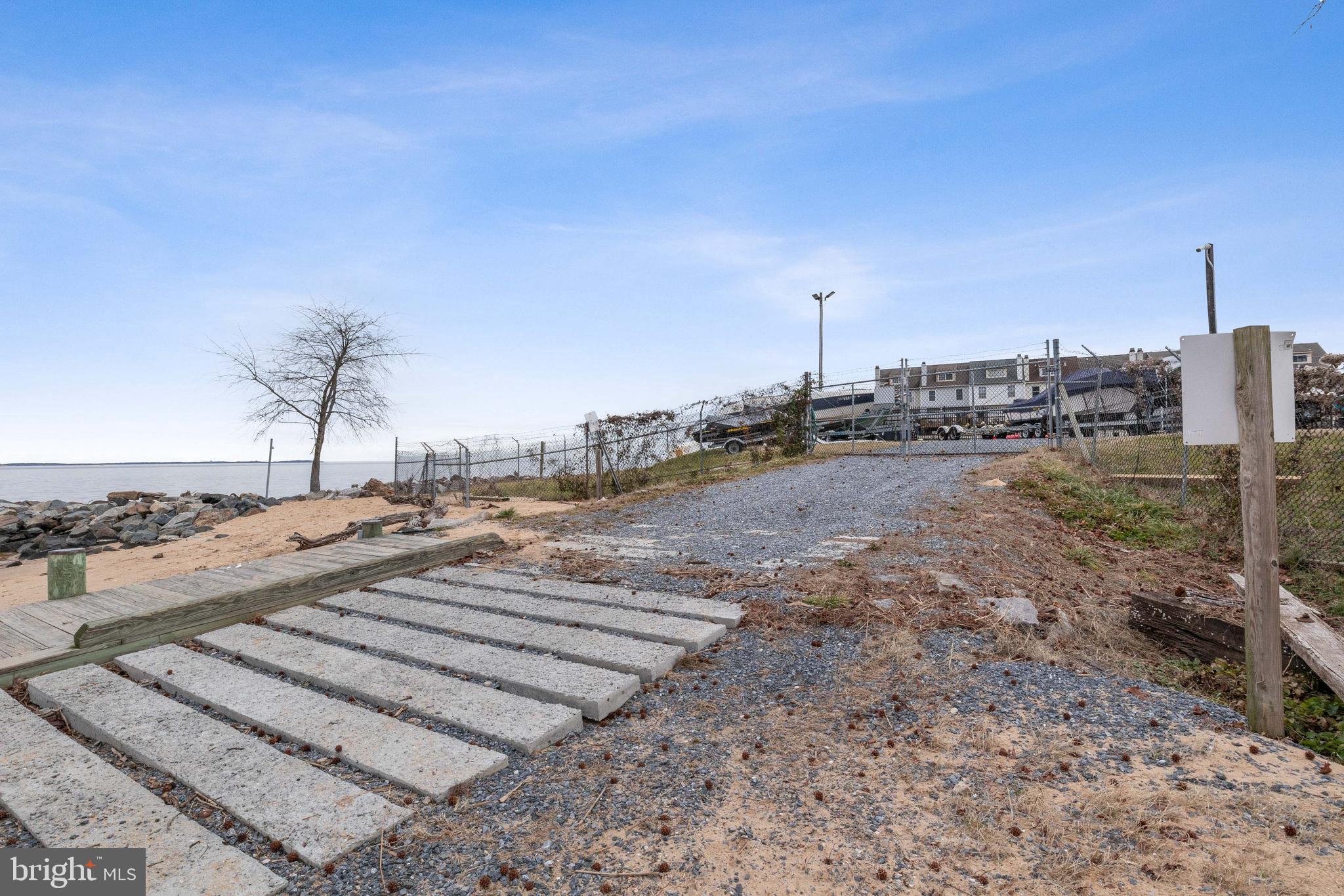 STONEY BEACH - Residential