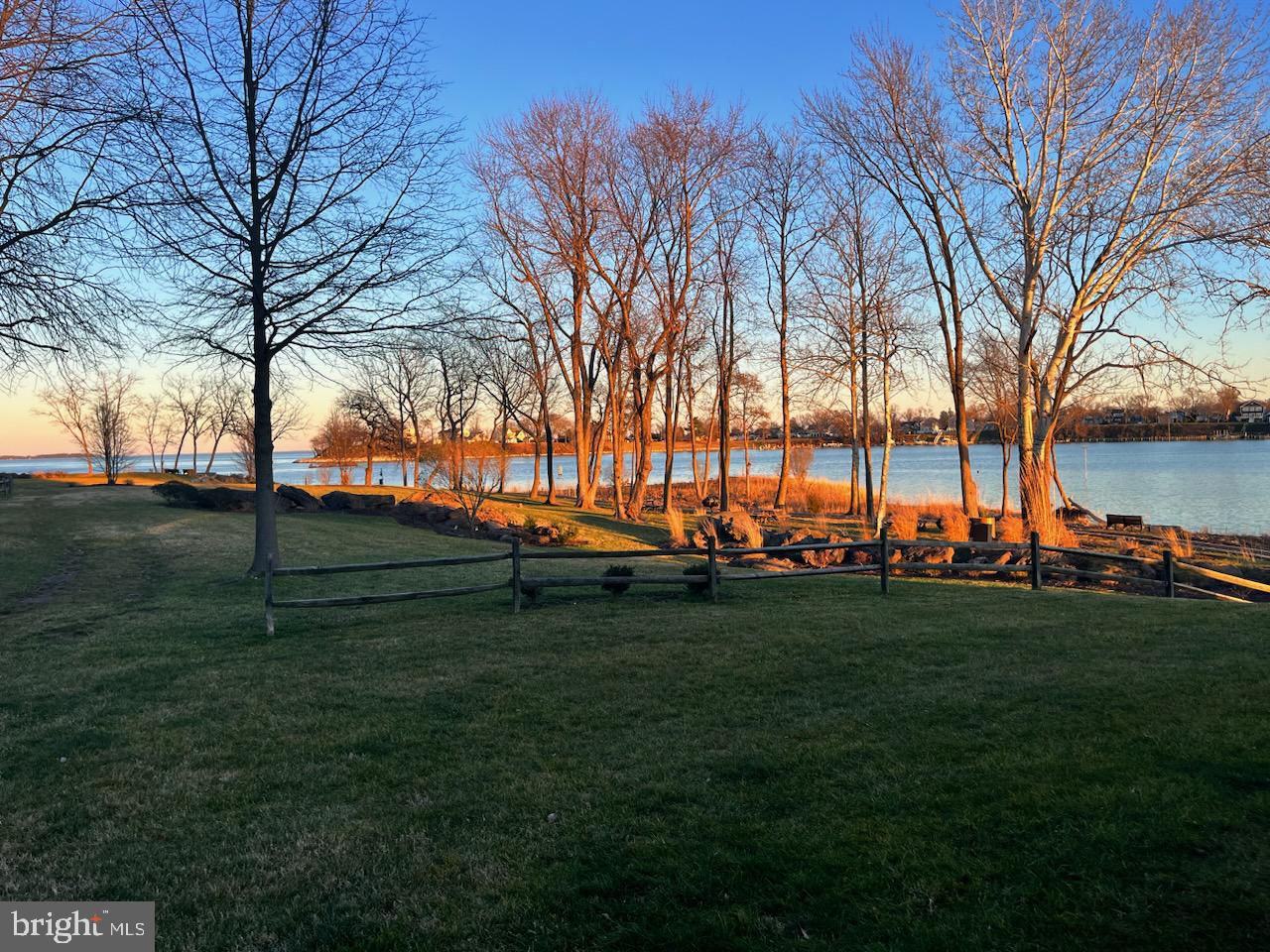 STONEY BEACH - Residential
