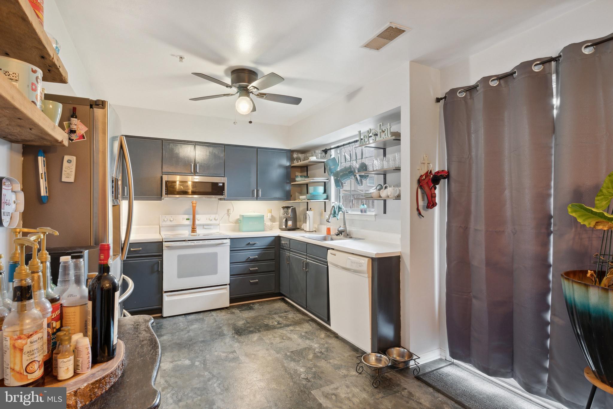 STONEY BEACH - Residential