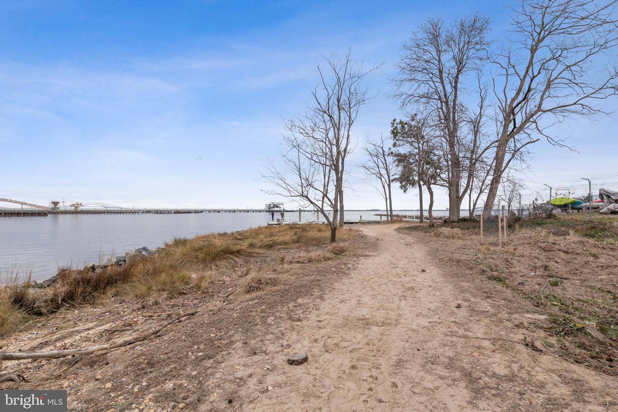 STONEY BEACH - Residential