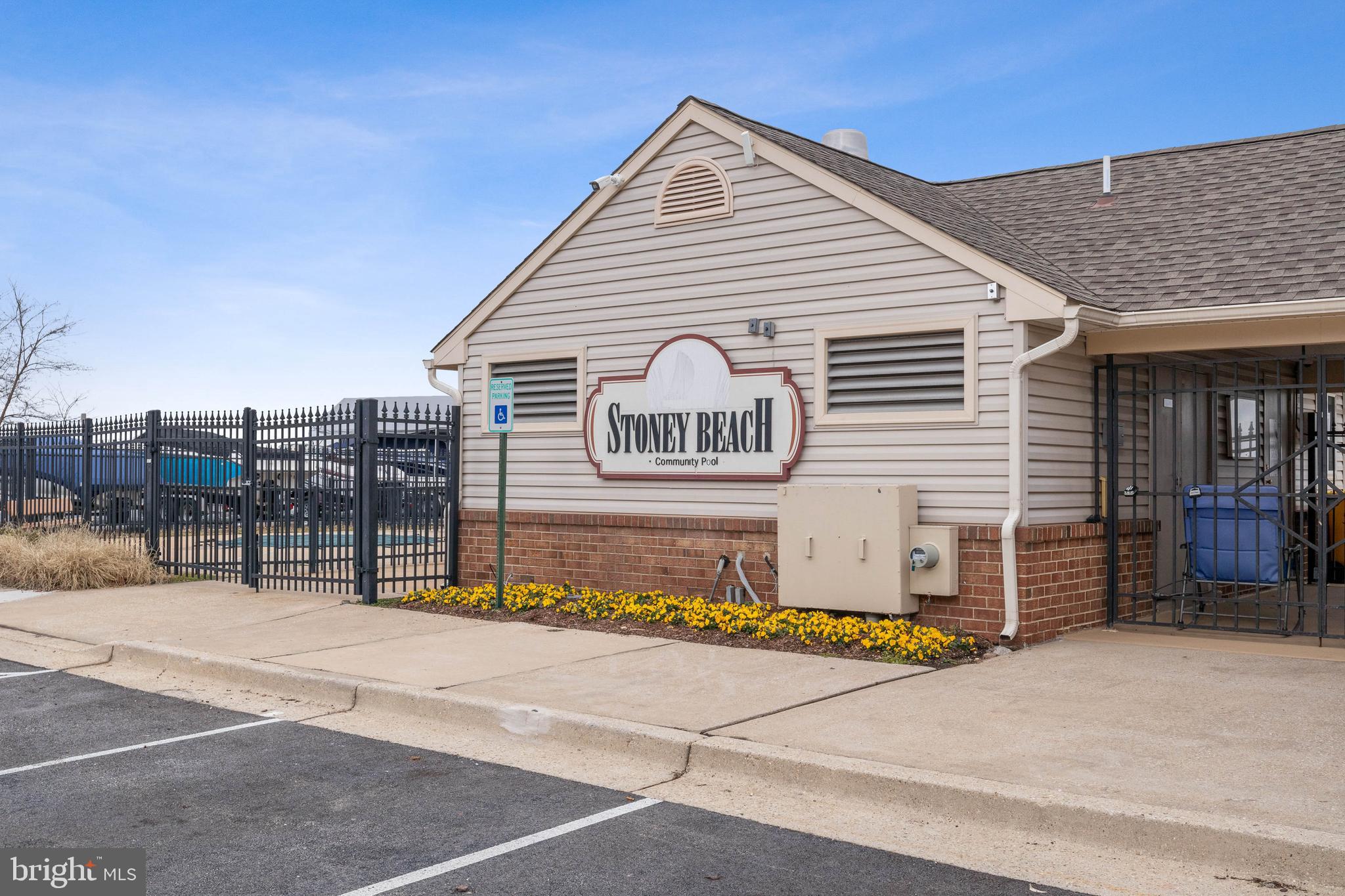 STONEY BEACH - Residential