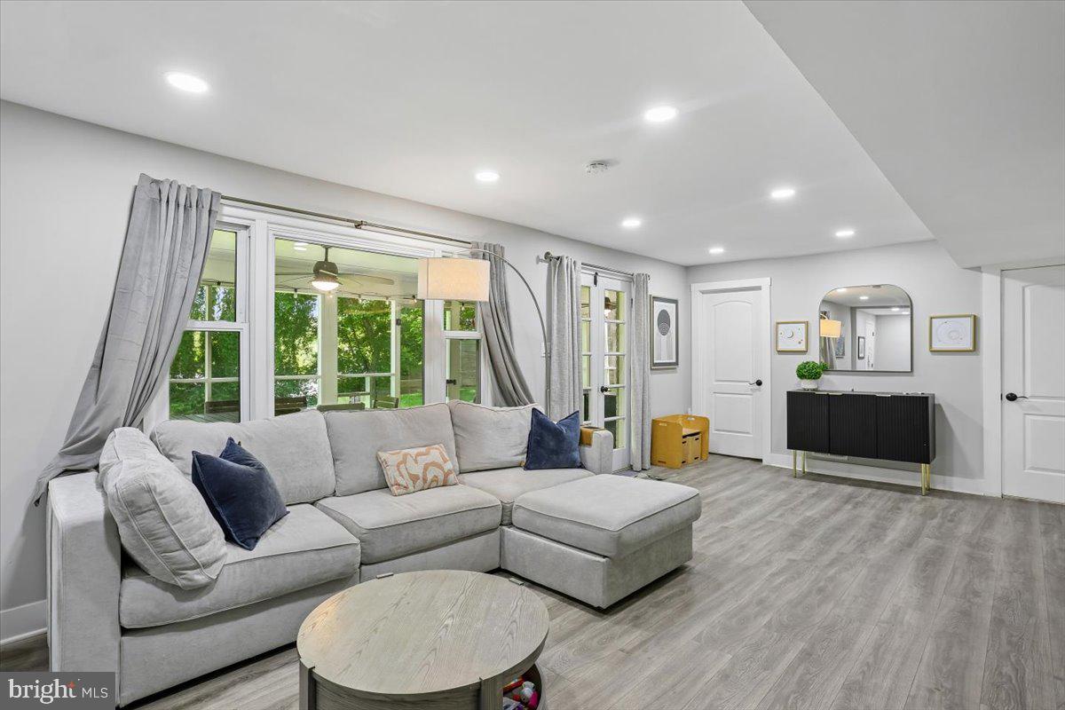 MAPLEWOOD MANOR - Residential