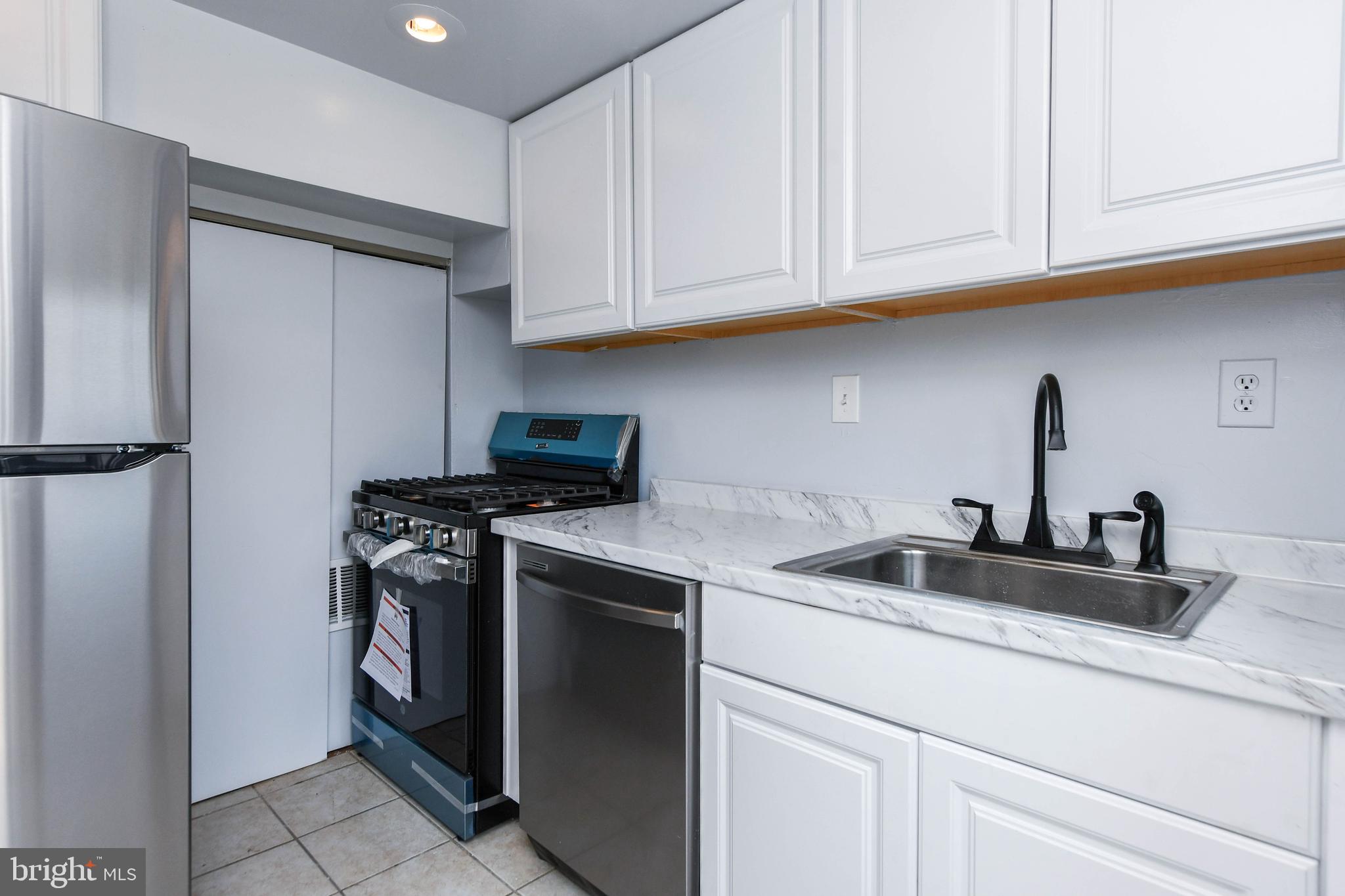 IVERSON MEWS CONDOMINIUM - Residential Lease