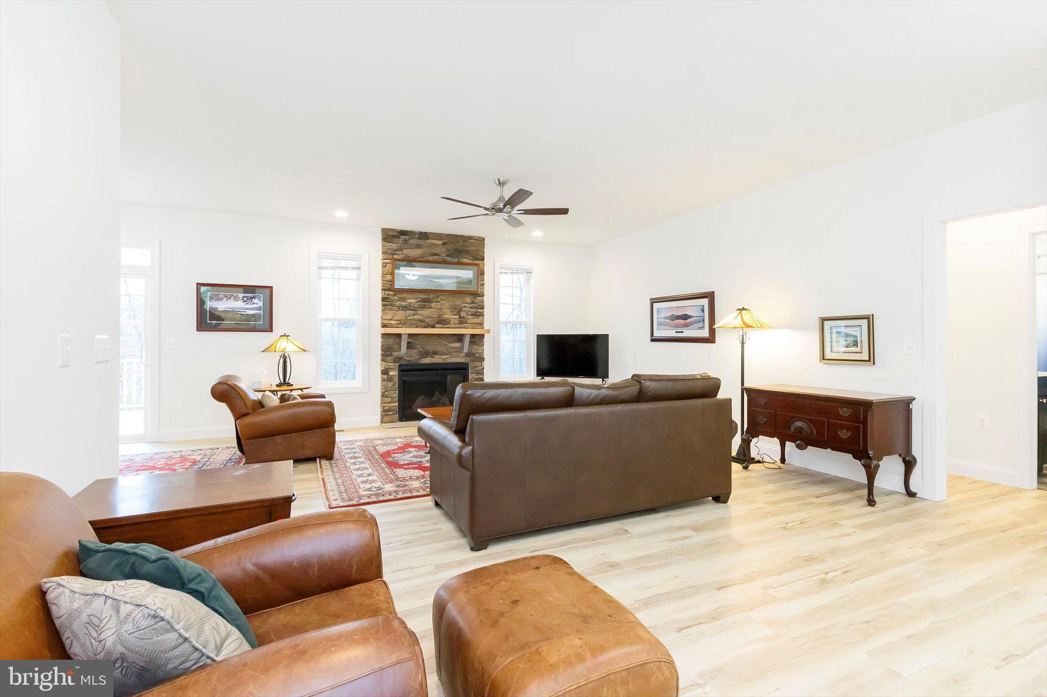 MIDDLE CREEK MANOR - Residential