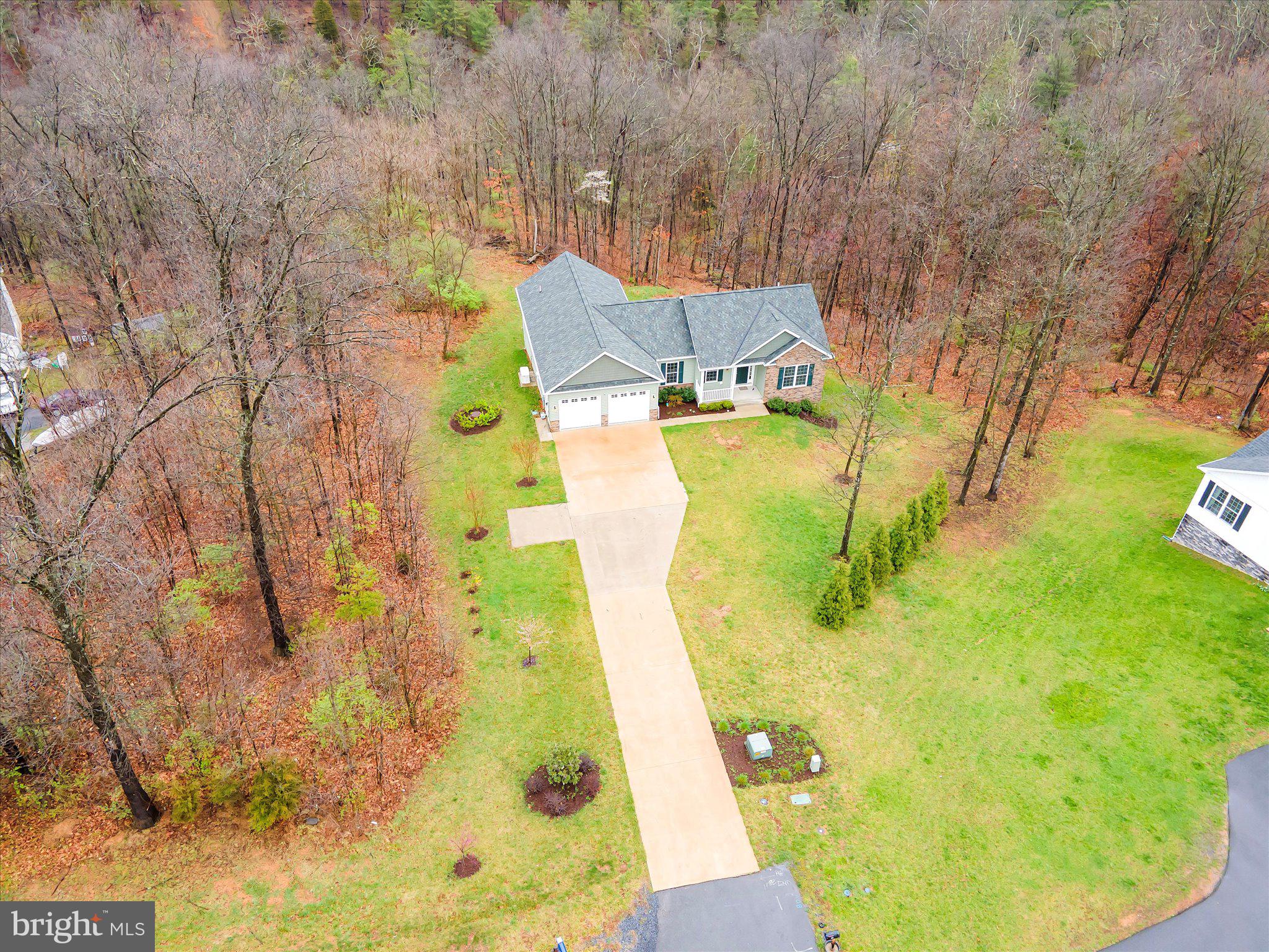 MIDDLE CREEK MANOR - Residential