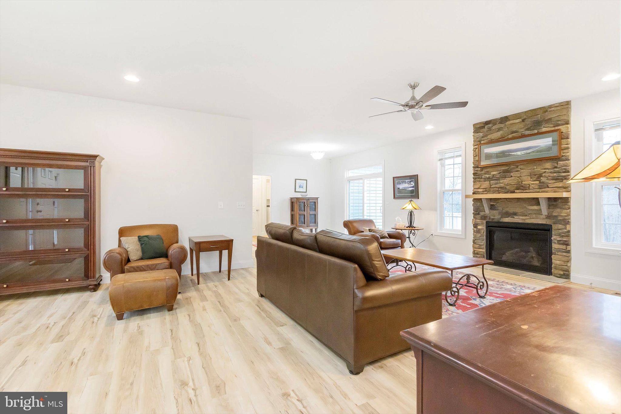 MIDDLE CREEK MANOR - Residential