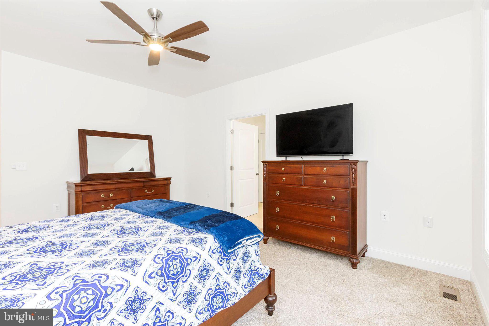 MIDDLE CREEK MANOR - Residential